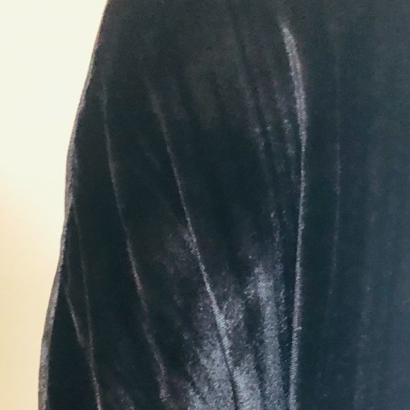 J BRAND BLACK VELOUR SILK SHORT SLEEVE TOP, SIZE SMALL - Picture 3 of 5